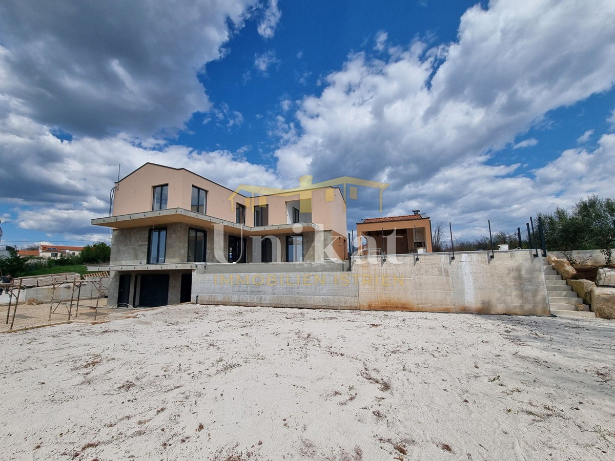 Casa nei dintorni di Višnjan - 4 camere da letto e piscina